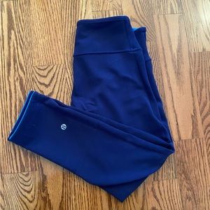 Size 6 Lululemon reversible blue cropped leggings